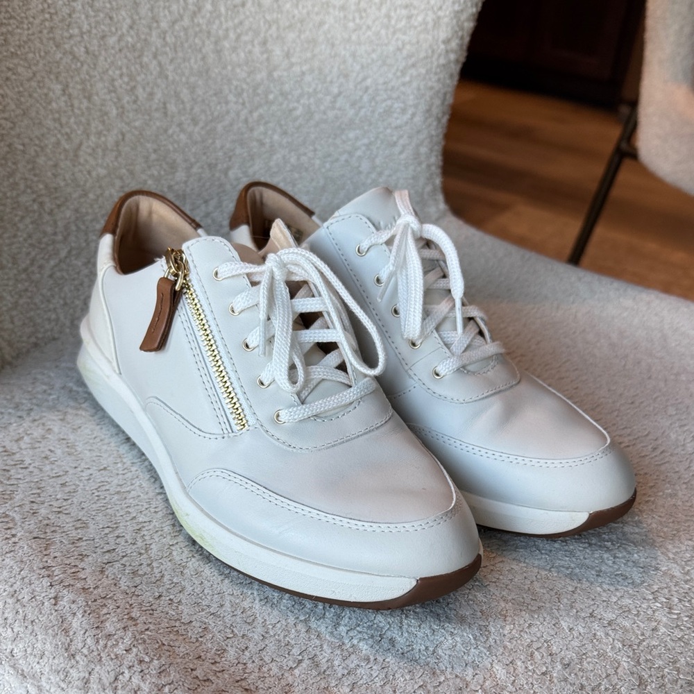 Cloudsteppers by Clarks White and Tan Sneakers